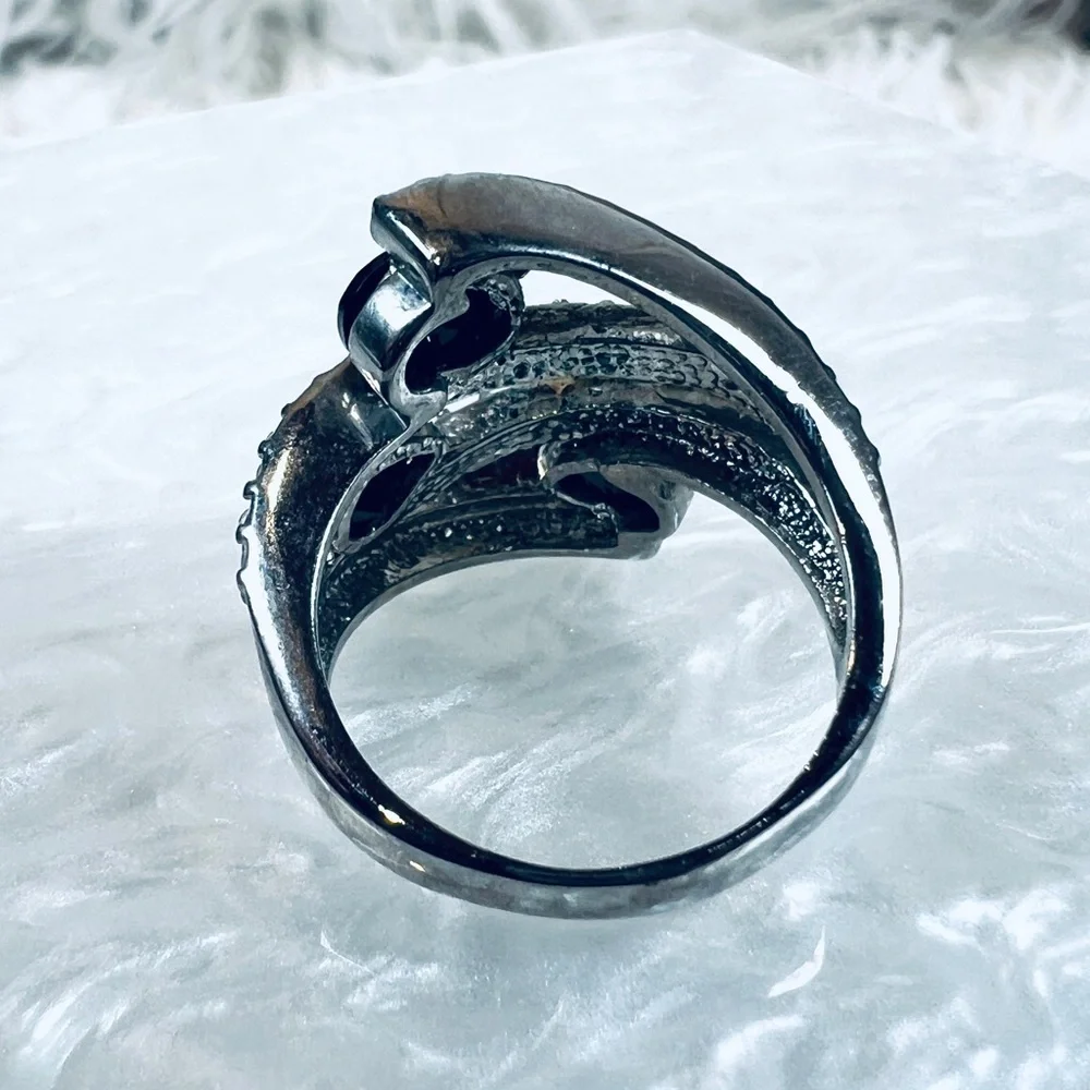 Beautiful silver tone and black bling wideband costume ring size 7